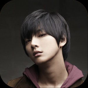 Yoon Si Yoon Fotoğrafı