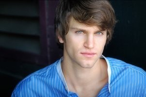 Keegan Allen Fotoğrafları 2