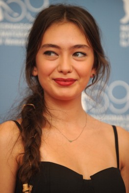 Neslihan Atagül Fotoğrafı