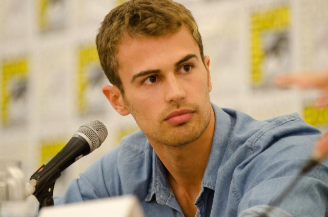 Theo James Fotoğrafları 42