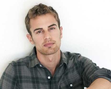 Theo James Fotoğrafları 47