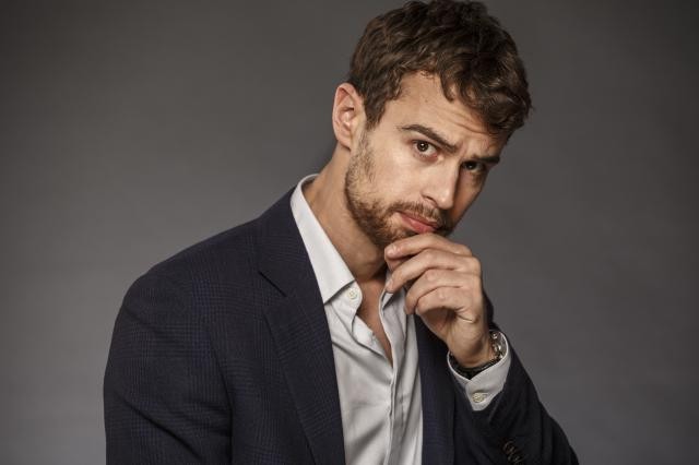 Theo James Fotoğrafları 48