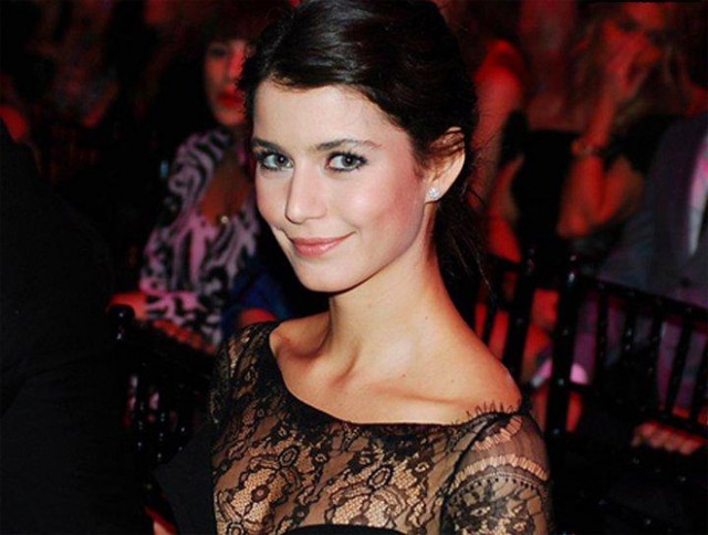 Beren Saat Fotoğrafları 396