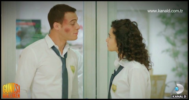 Kerem Bürsin Fotoğrafı