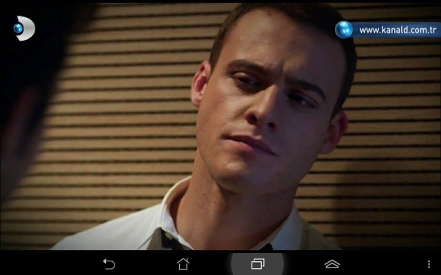 Kerem Bürsin Fotoğrafı
