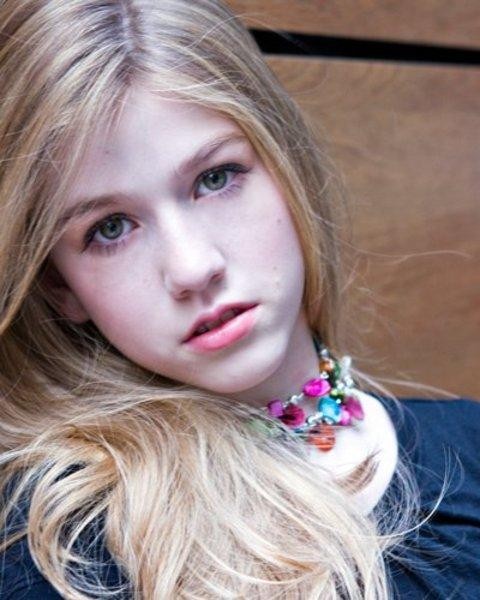 Katherine McNamara Fotoğrafı