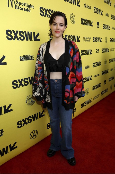 Emily Hampshire Fotoğrafı