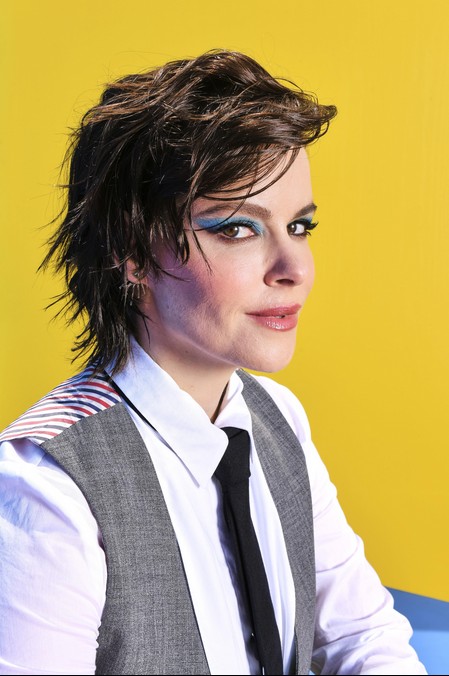 Emily Hampshire Fotoğrafı