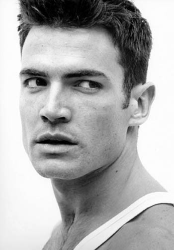 Aiden Turner Fotoğrafı