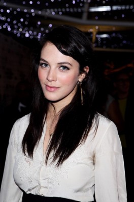 Jessica Brown-Findlay Fotoğrafları 15