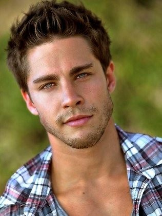Dean Geyer Fotoğrafı