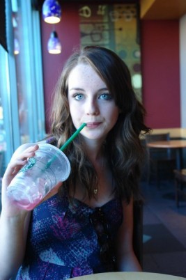 Kacey Rohl Fotoğrafları 17