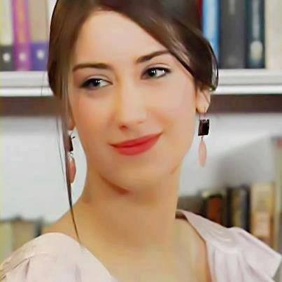 Hazal Kaya Fotoğrafı