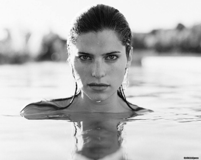 Lake Bell Fotoğrafı