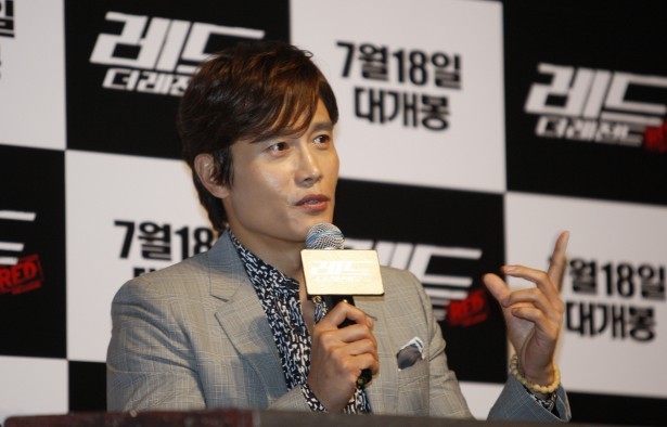 Lee Byung-hun Fotoğrafı