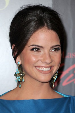 Shelley Hennig Fotoğrafları 18