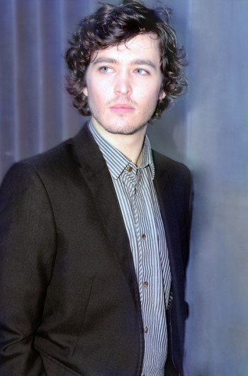 Alexander Vlahos Fotoğrafları 13