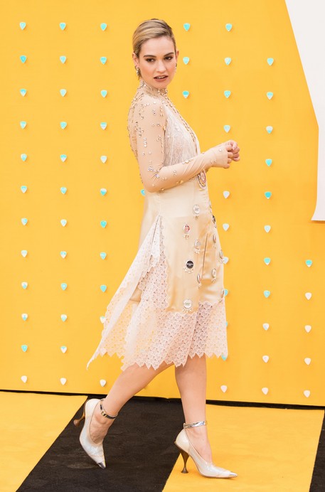 Lily James Fotoğrafı