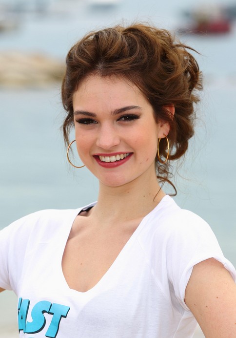Lily James Fotoğrafı