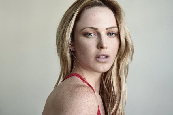 Caity Lotz Fotoğrafı