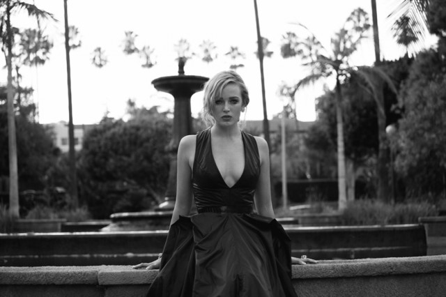 Caity Lotz Fotoğrafı