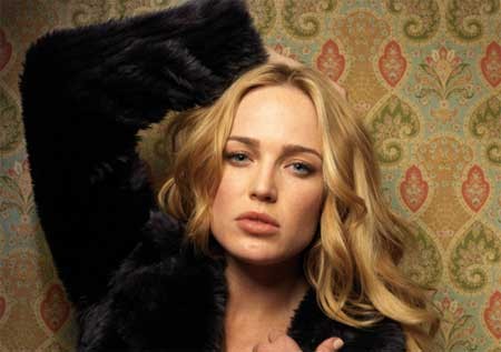 Caity Lotz Fotoğrafı