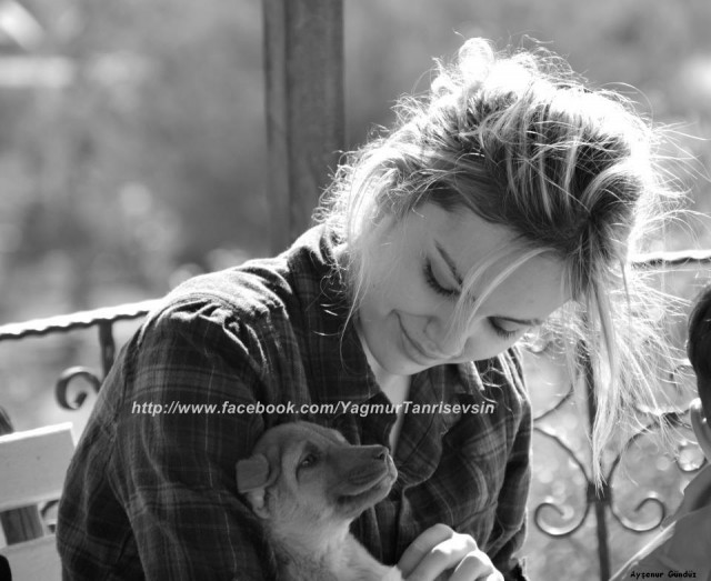 Yağmur Tanrısevsin Fotoğrafı