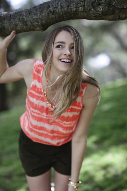 Katelyn Tarver Fotoğrafı