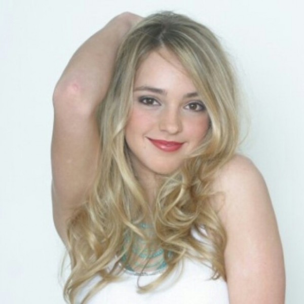 Katelyn Tarver Fotoğrafı