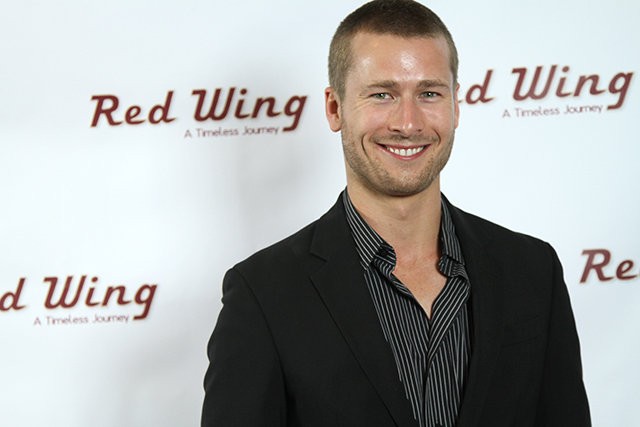 Glen Powell Fotoğrafları 16