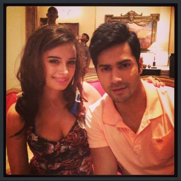 Evelyn Sharma Fotoğrafı