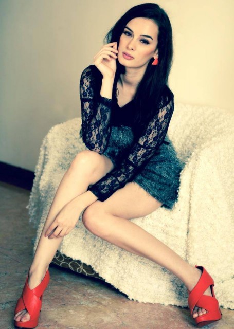 Evelyn Sharma Fotoğrafı