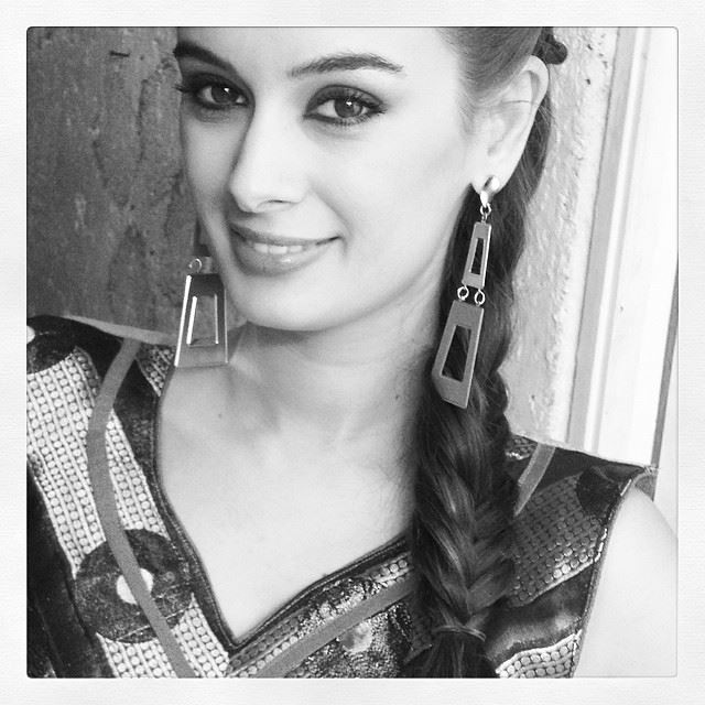 Evelyn Sharma Fotoğrafı