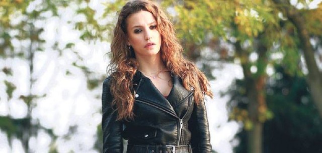 Serenay Sarıkaya Fotoğrafları 880