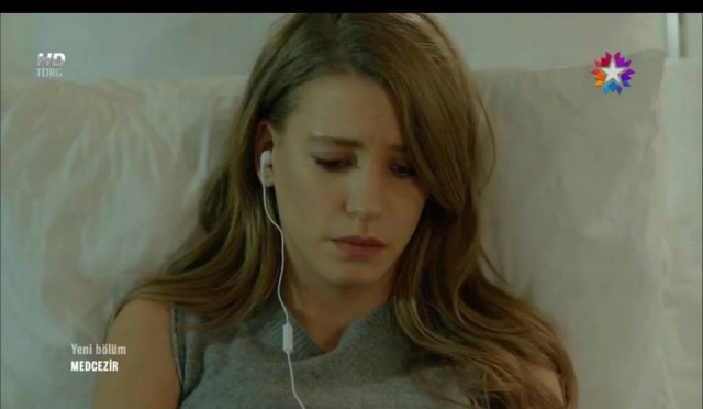 Serenay Sarıkaya Fotoğrafları 900