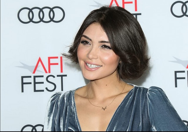 Daniella Pineda Fotoğrafı