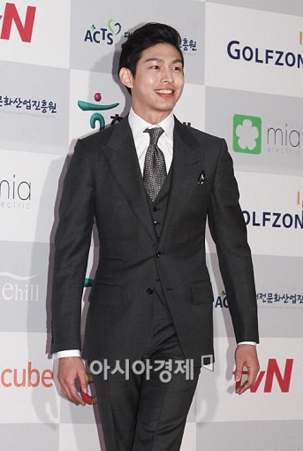 Choi Jung-won (i) Fotoğrafı