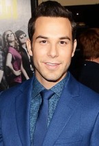 Skylar Astin Fotoğrafları 3