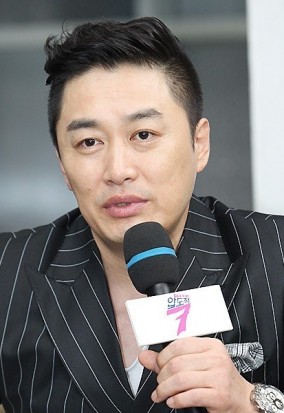 Jung Chan-woo (i) Fotoğrafı