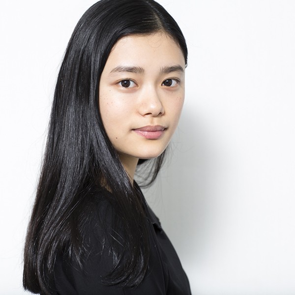 Hana Sugisaki Fotoğrafı