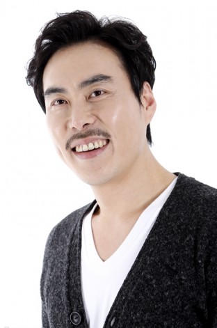 Min Moo-je Fotoğrafı