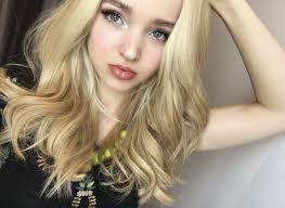 Dove Cameron Fotoğrafı