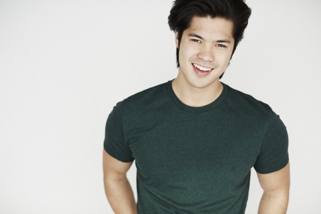 Ross Butler Fotoğrafı