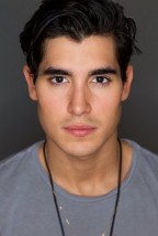 Henry Zaga Fotoğrafları 2