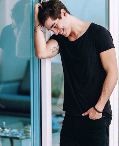 Henry Zaga Fotoğrafları 5