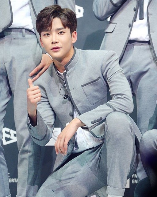 Rowoon Fotoğrafları 16