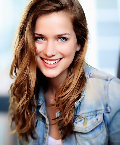 Elizabeth Lail Fotoğrafı