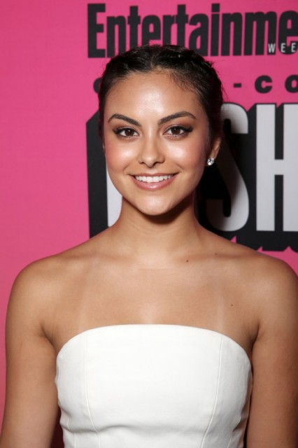 Camila Mendes Fotoğrafları 9