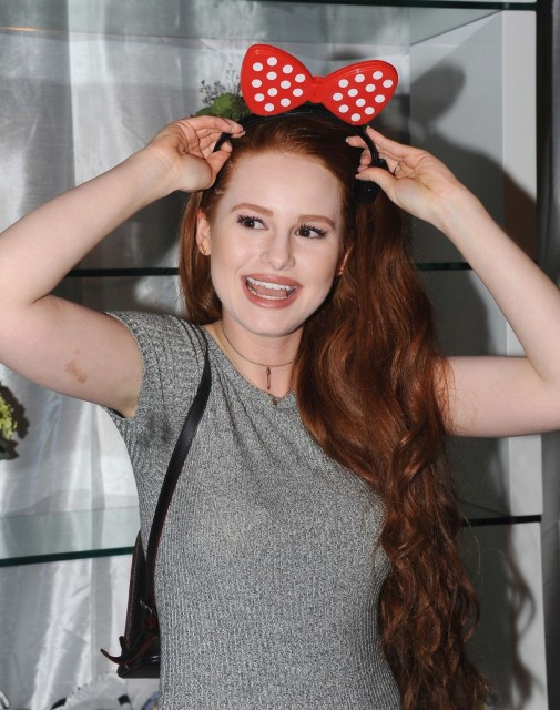 Madelaine  Petsch Fotoğrafları 12