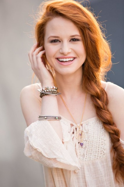 Madelaine  Petsch Fotoğrafı